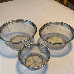 The Pampered Chef STAINLESS STEEL MESH COLANDER SET